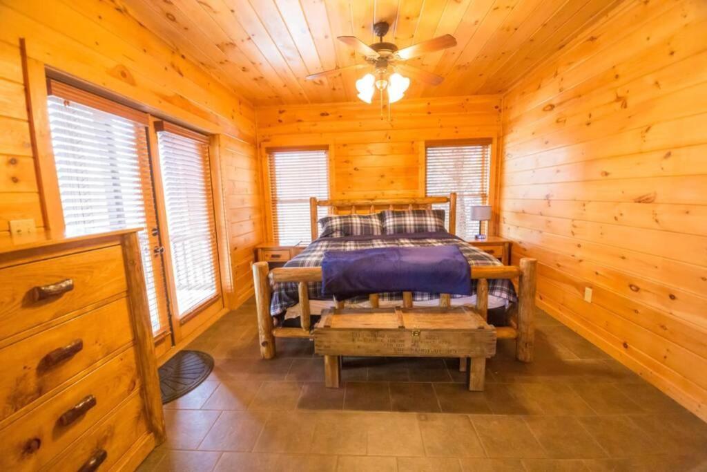 Christmas Lodge-Secluded Near Downtown Блу Ридж Екстериор снимка