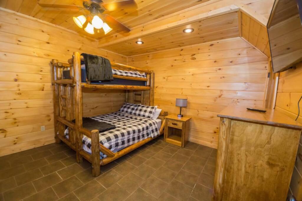 Christmas Lodge-Secluded Near Downtown Блу Ридж Екстериор снимка