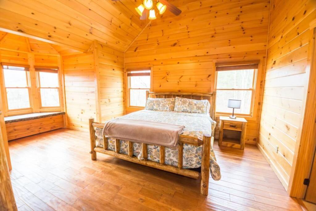 Christmas Lodge-Secluded Near Downtown Блу Ридж Екстериор снимка