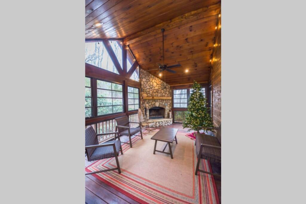 Christmas Lodge-Secluded Near Downtown Блу Ридж Екстериор снимка