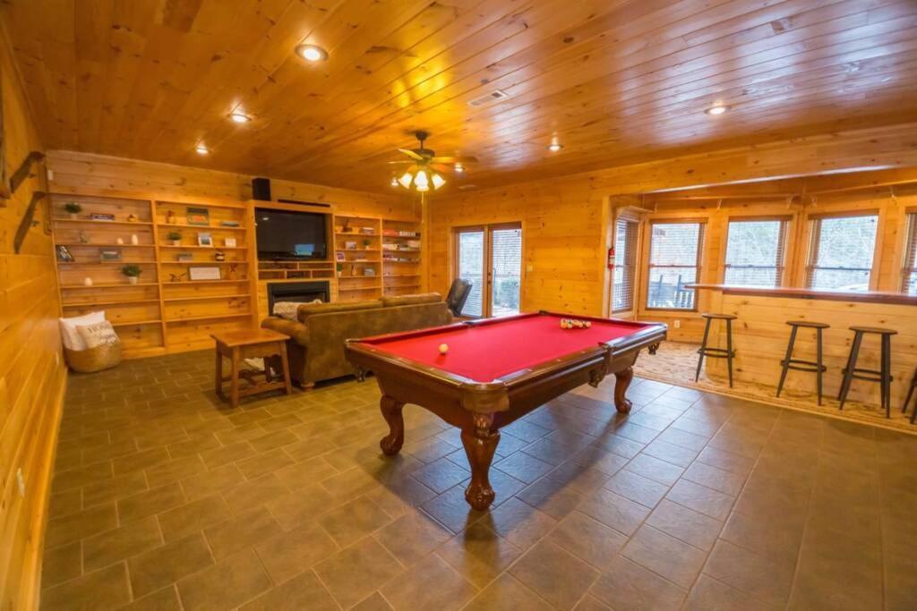 Christmas Lodge-Secluded Near Downtown Блу Ридж Екстериор снимка