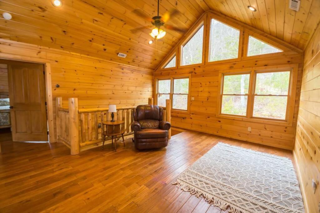 Christmas Lodge-Secluded Near Downtown Блу Ридж Екстериор снимка