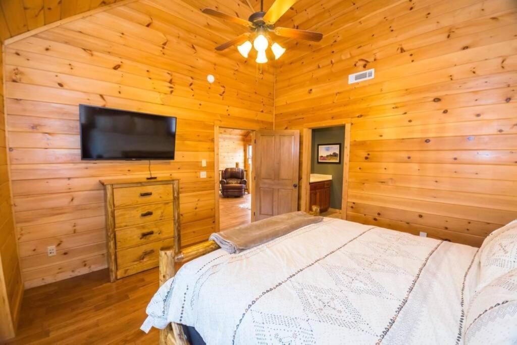 Christmas Lodge-Secluded Near Downtown Блу Ридж Екстериор снимка