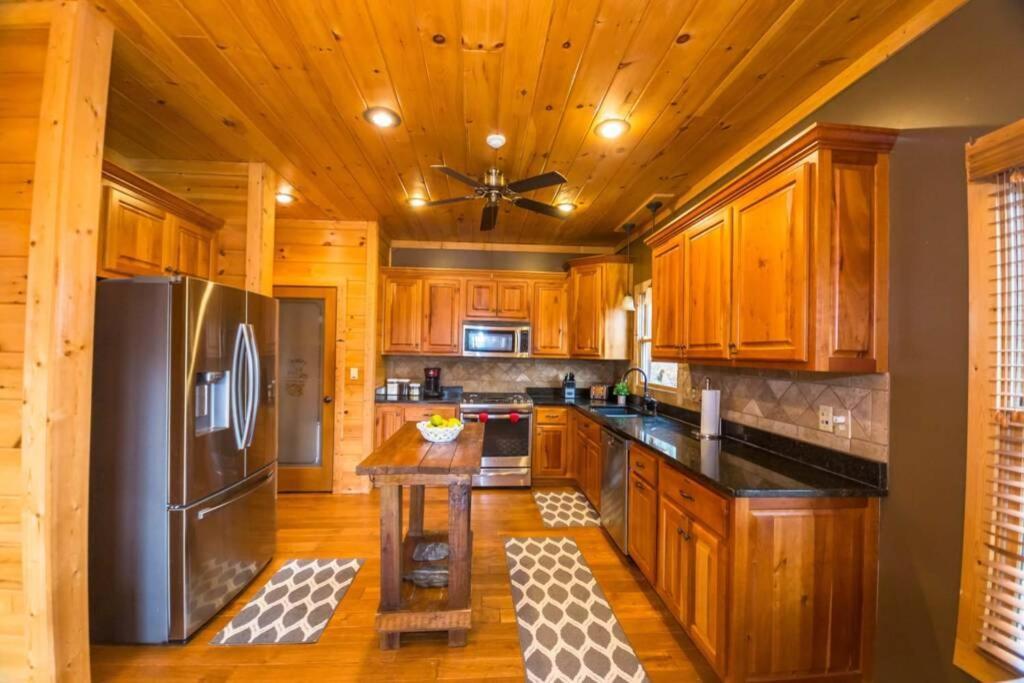 Christmas Lodge-Secluded Near Downtown Блу Ридж Екстериор снимка
