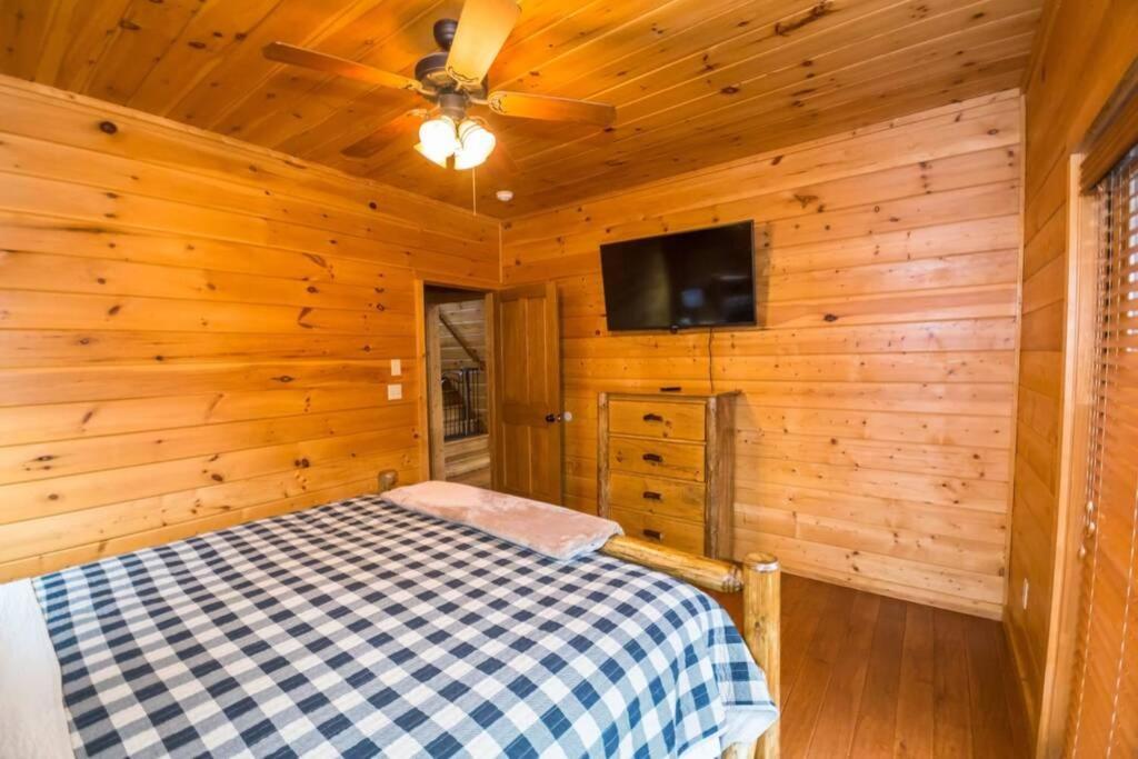 Christmas Lodge-Secluded Near Downtown Блу Ридж Екстериор снимка